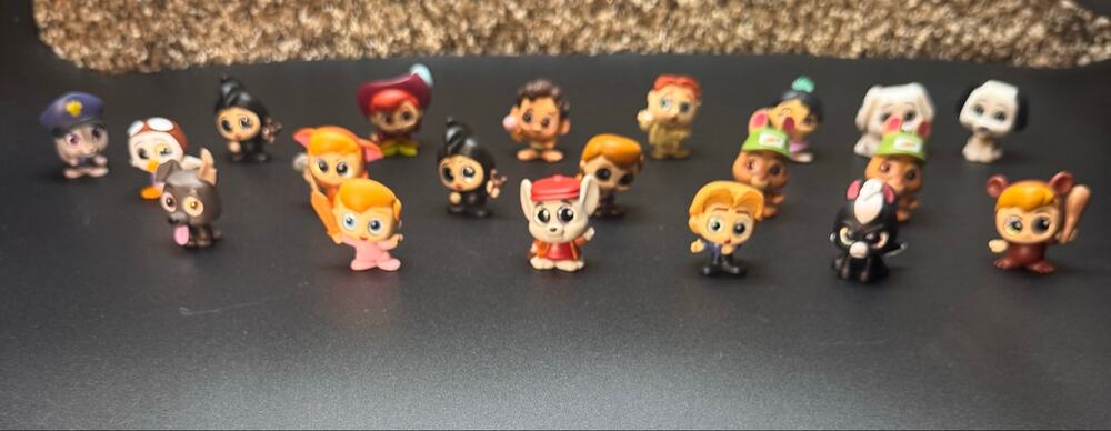 Lot of 20 Disney Doorables